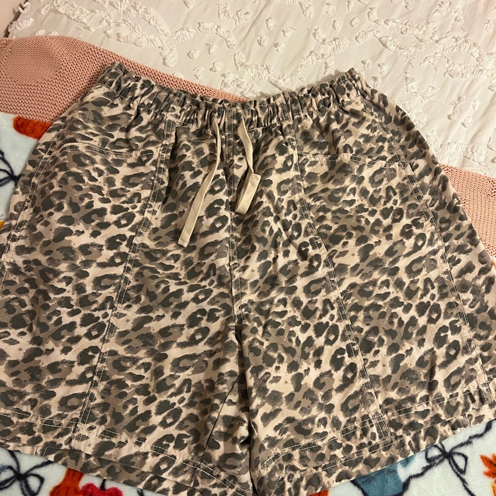Aerie Gray Leopard Print Shorts